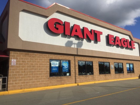 Photo of Giant Eagle - Somerset, PA, US. the front of a giant eagle store