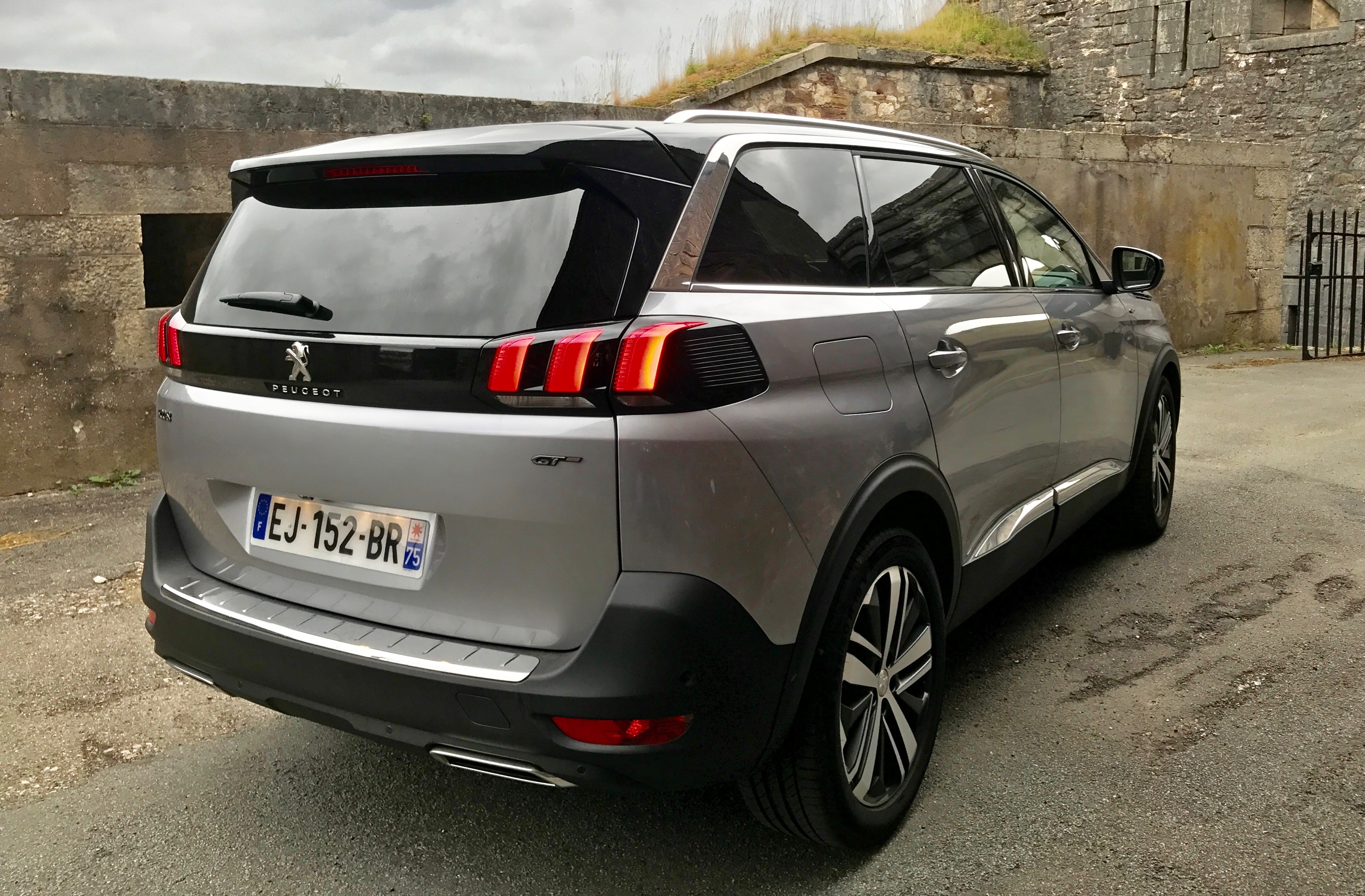 2017 Peugeot 5008 4 1