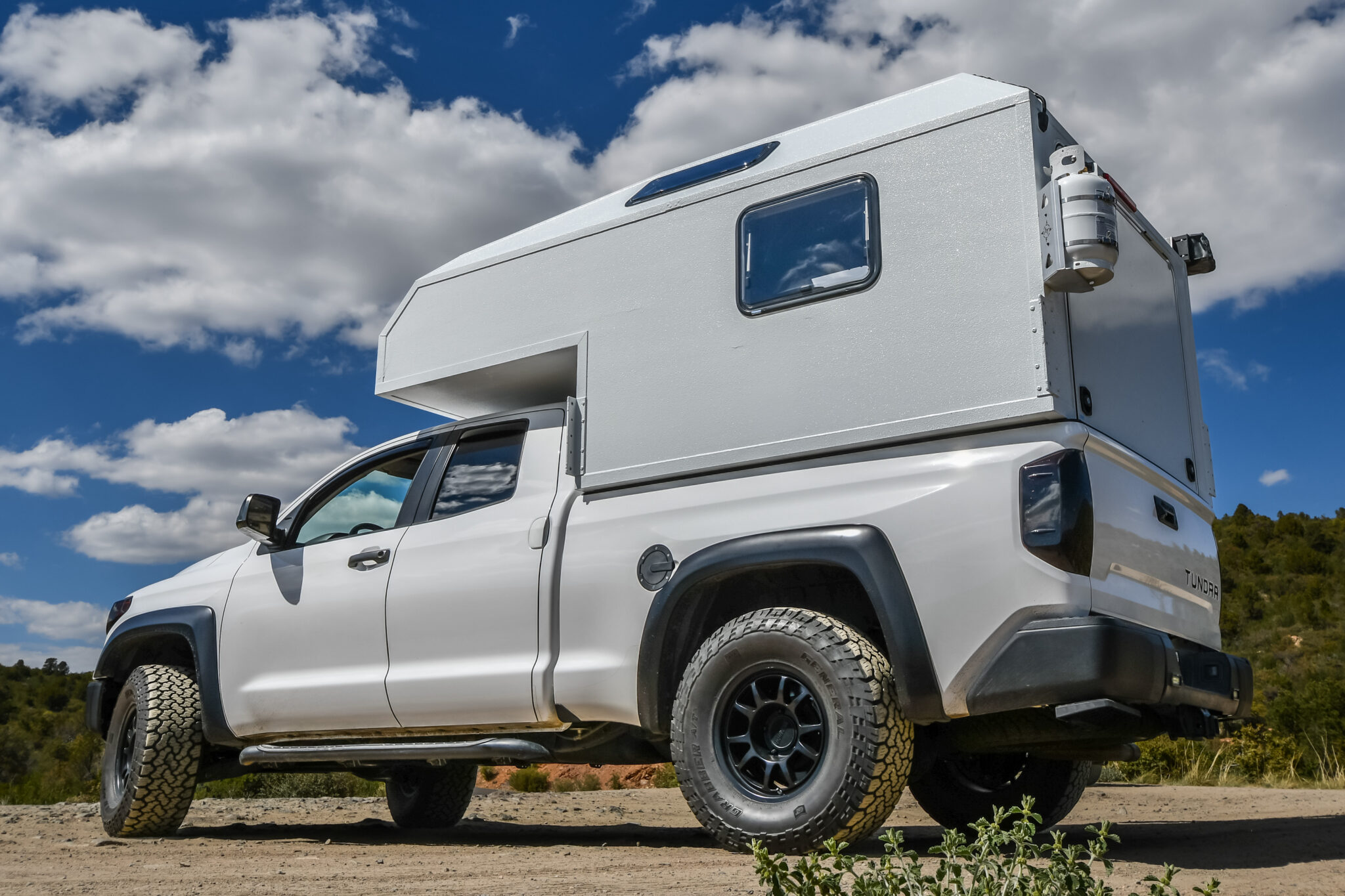 Lightweight Hardshell Truck Camper: AT Overland Aterra Topper – Catenus