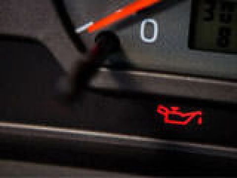 Oil pressure warning light: Not be ignored