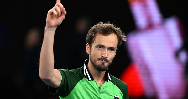 Australian Open 2024: Daniil Medvedev sets up title showdown against Jannik Sinner