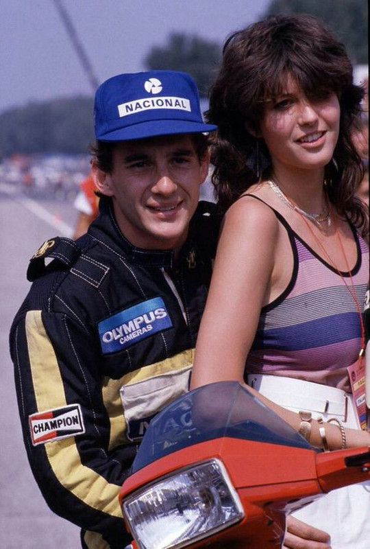 Senna with a grid girl.