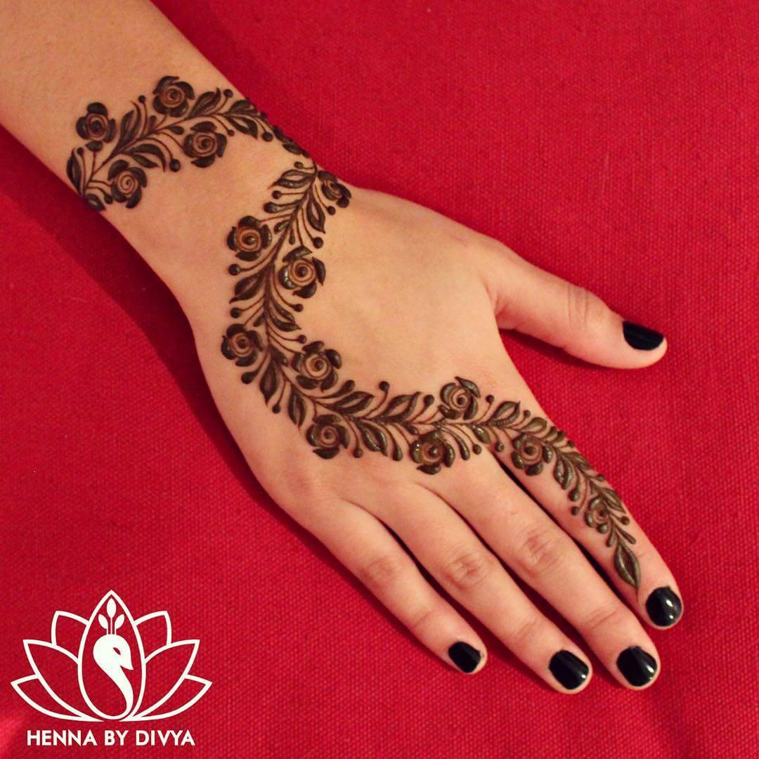 Minimalistic Arabic Mehndi Design Ideas For Intimate Weddings