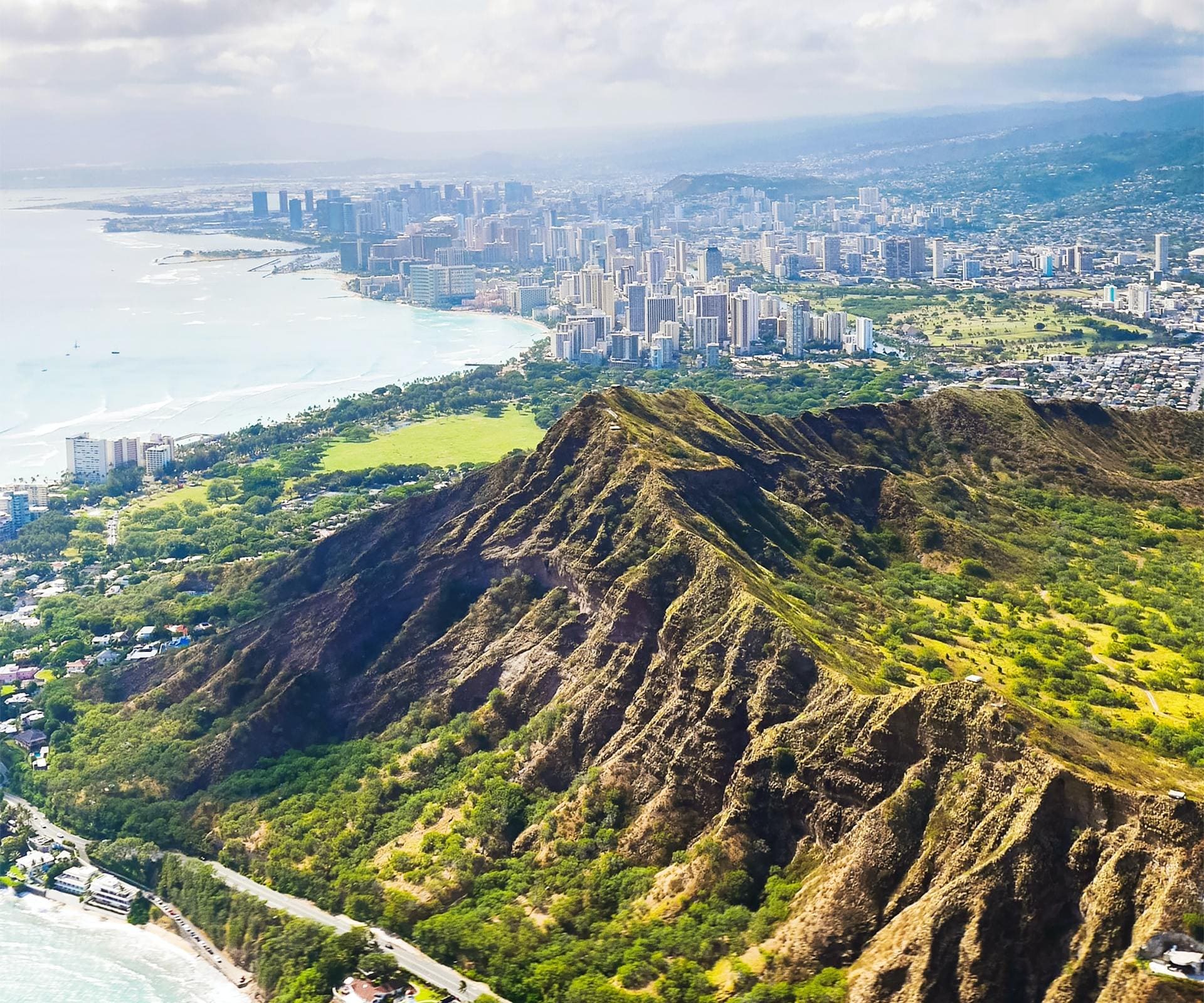 Honolulu Travel Guide | Photo by Cosmin Serban on Unsplash