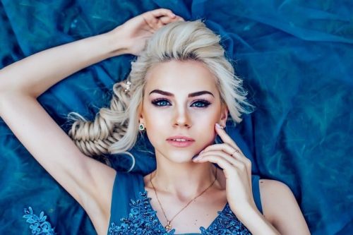 10 Chic Makeup Ideas for Women with Blonde Hair and Blue Eyes