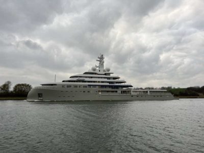 Shackleton 107 Meter Yacht im Nord-Ostsee-Kanal