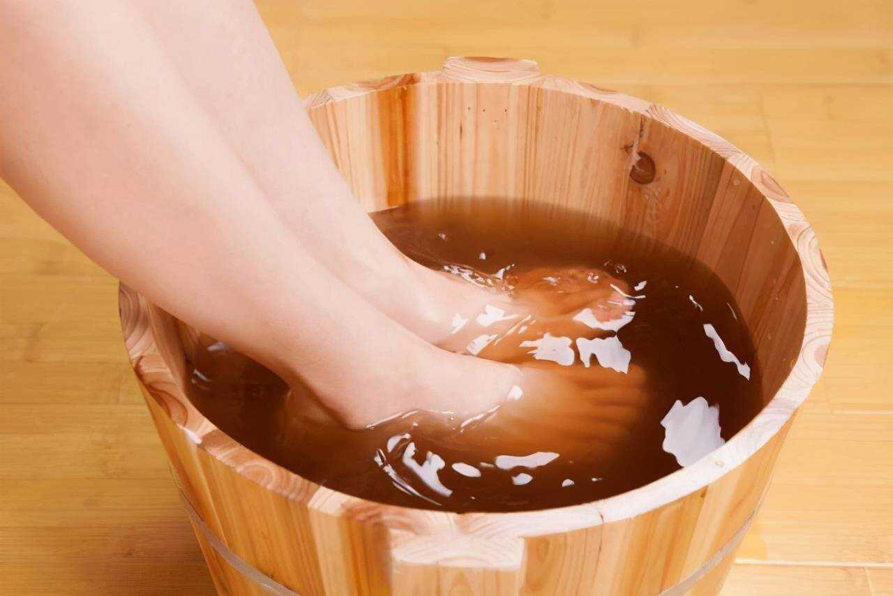 feet soaking