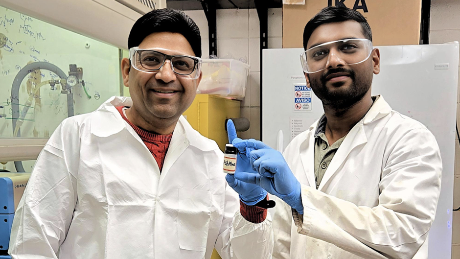 A photo of Sachin Handa and Ashish Dusunge in a scientific laboratory