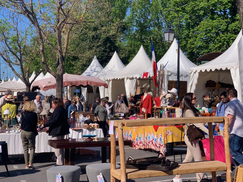 Annual Antique Fair at L'Isle-sur-la-Sorgue, Luberon, Vaucluse, Provence, France