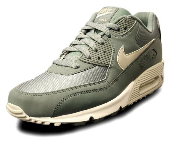 Nike Wmns Air Max 90 Medium Olive 3