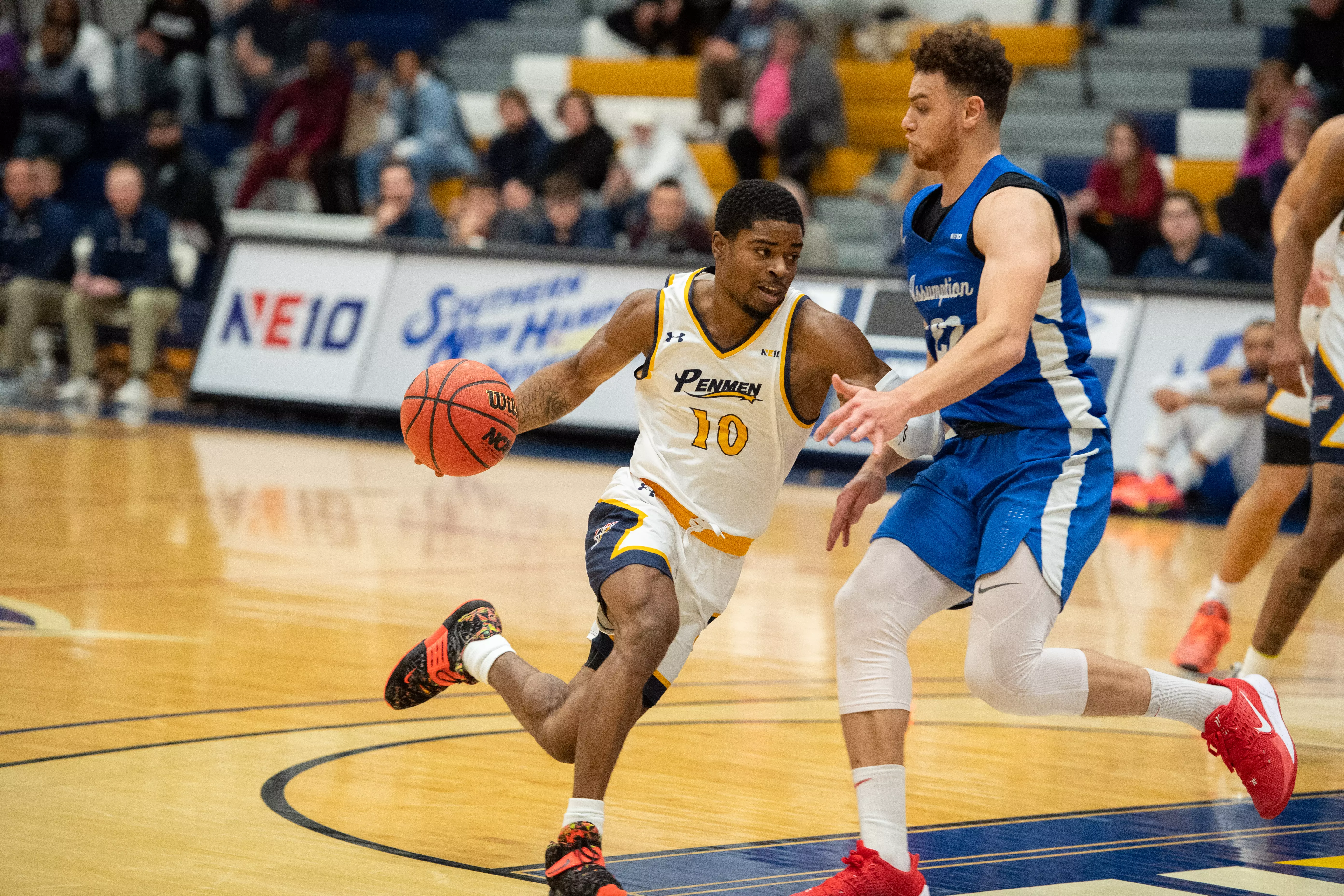 NOAH_KAMBA_driving_the_hoop