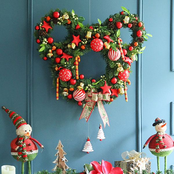 Cute Bear Inspired Christmas Wreath - ApolloBox