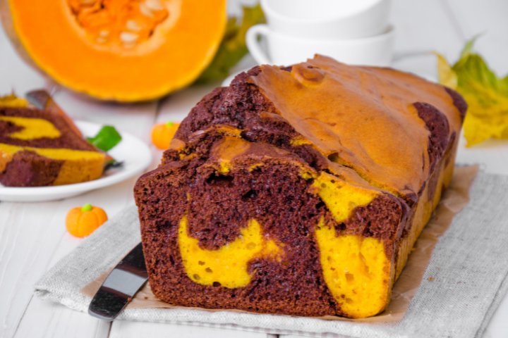 Easy marble chocolate pumpkin cake recipe fall cakes fall desserts fall recipes fall treats thanksgiving cakes thanksgiving desserts thanksgiving recipes pumpkin cakes