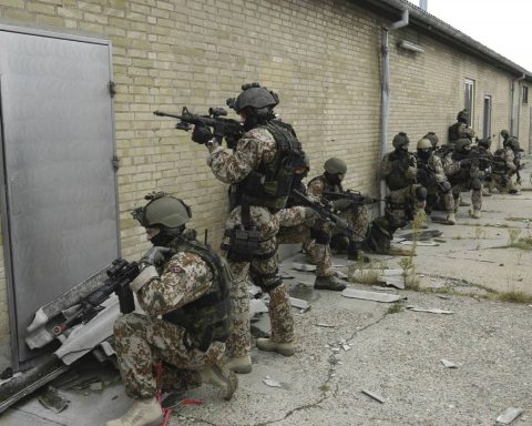 Frogman Corps (Frømandskorpset) operators preparing to breach the building