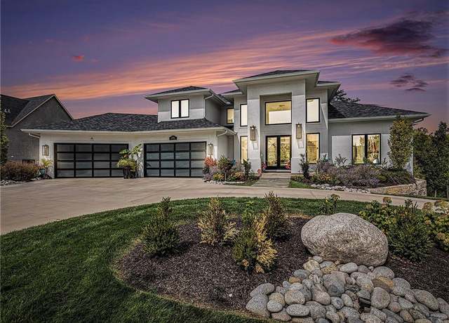 Property at 21384 W 93rd Ct, Lenexa, KS 66220, 4 beds, 4.5 baths