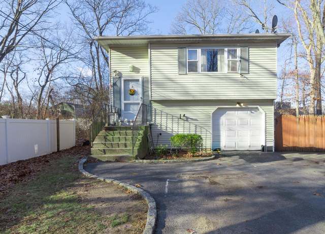 Property at 54 Prospect Ave, Smithtown, NY 11787, 4 beds, 2 baths