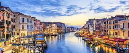 Foto de Vista panorámica del famoso Gran Canal al atardecer, Venecia - Imagen libre de derechos