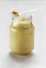 Glas Mayonnaise mit Löffel — Stockfoto