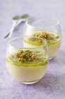 Panna cotta aus Passionsfrucht — Stockfoto