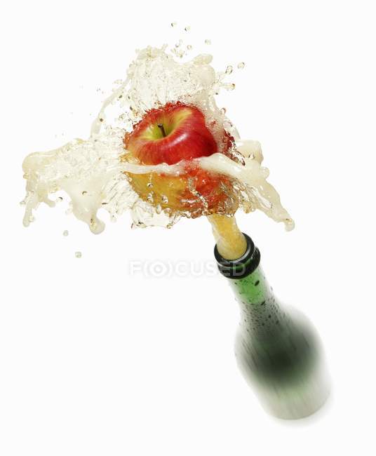 Cider splashing out of bottle — Stock Photo