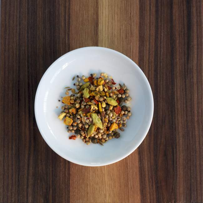 Top view of a curry spice mixture in a white dish — Stock Photo