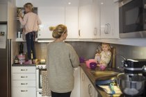 Family preparing pancake together — Stock Photo