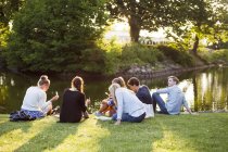 Male and female friends having snacks — Stock Photo