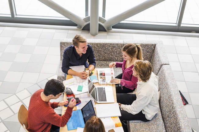 University students studying — Stock Photo