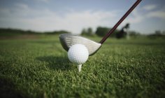 Golf Ball Tee And Club — Stock Photo