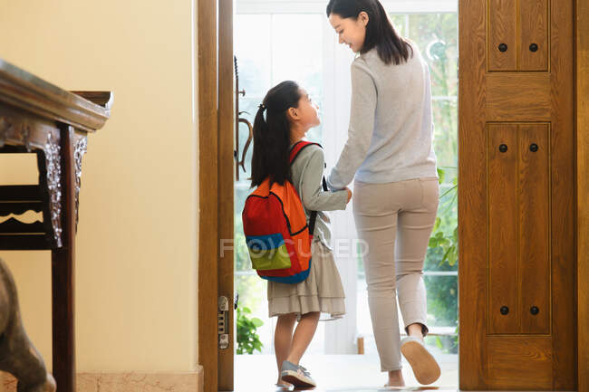 Daughter and mother at home — Stock Photo