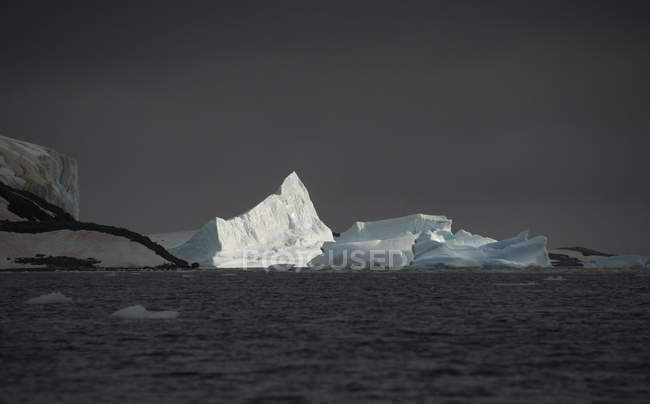 Iceberg along the Antarctic Peninsula. — Stock Photo