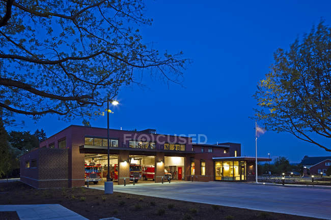 Fire station at night in Seattle, Washington, USA — Stock Photo