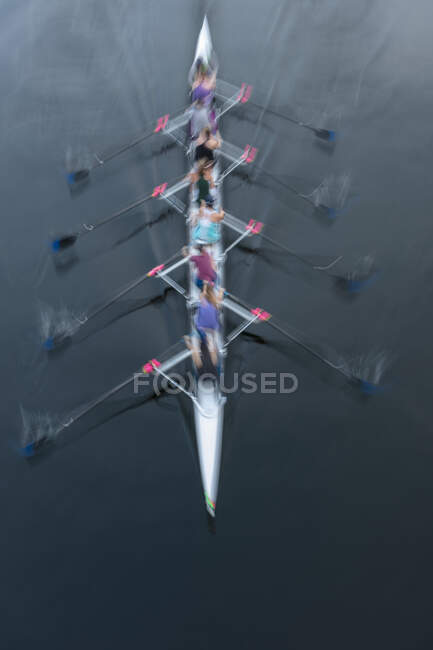 Overhead view of a crew in an eights boat rowing on a lake — Stock Photo