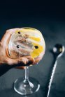 Gin tonic cocktail with lemon zest — Stock Photo