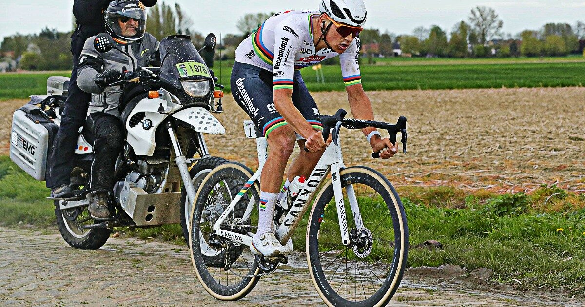 Parigi-Roubaix, impresa leggendaria di Van der Poel: trionfa dopo 60 km ...