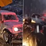 Himachal Pradesh: Traffic Jam Formed on Manali-Solang Nala Route As Tourists’ Vehicles Get Stuck in Snow Amid Heavy Snowfall in Manali and Surrounding Areas (Watch Video)