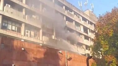 Chandigarh Fire: Blaze Erupts at Haryana’s Mini Secretariat Building in Sector 17 (Watch Video)