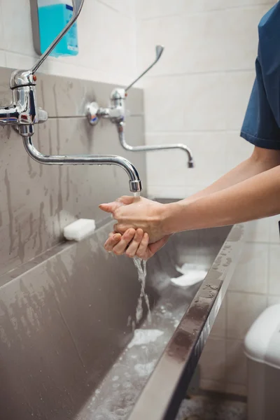 Female surgeon washing her hands Stock Photo by ©Wavebreakmedia 123957272