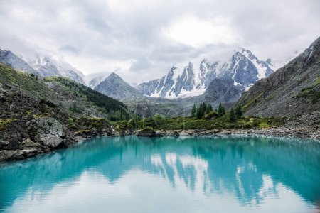 Foto de Hermosa vista del paisaje de las montañas y el lago, Altai, Rusia - Imagen libre de derechos