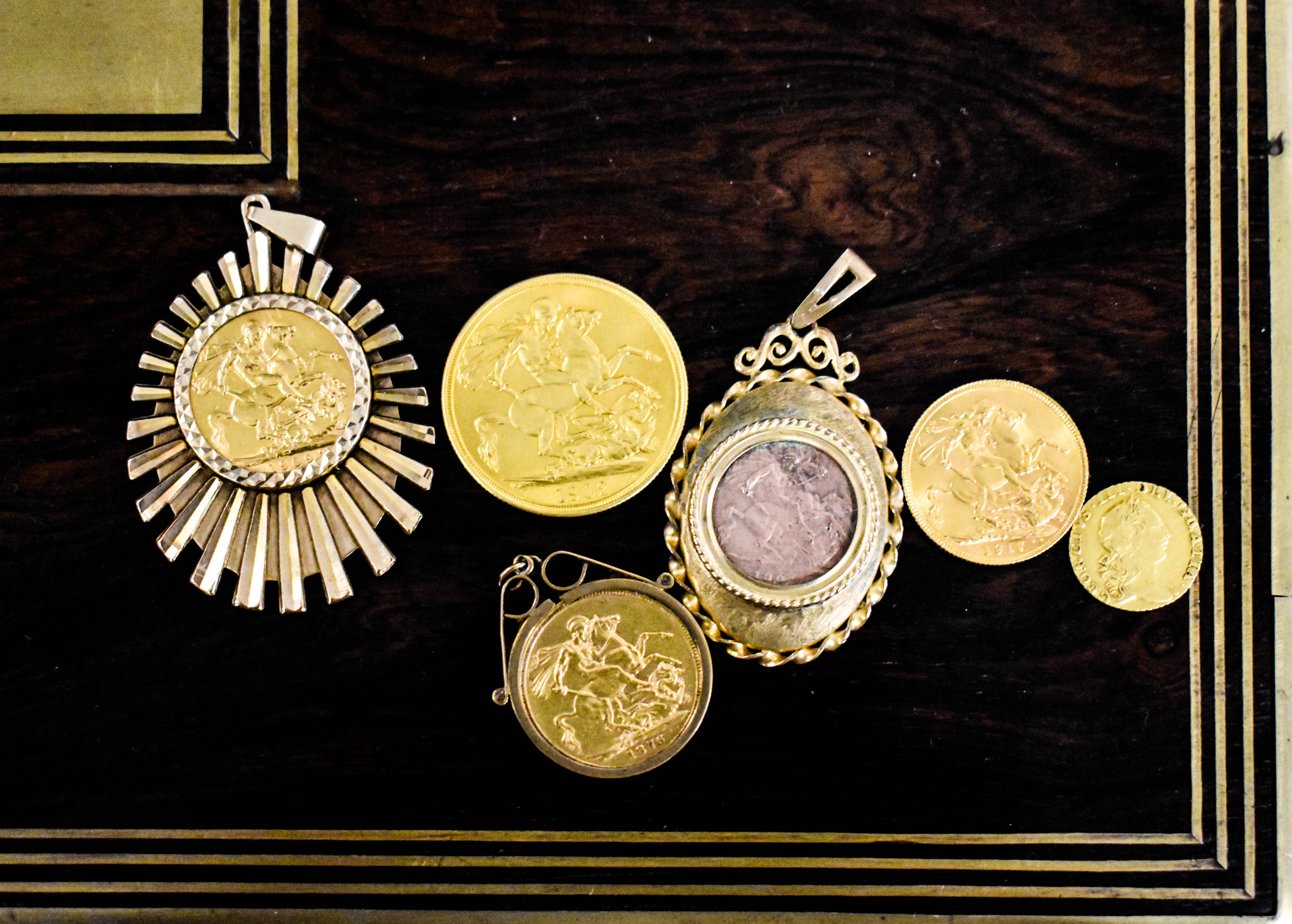 A Private Collection of Gold Sovereigns & Other Coins