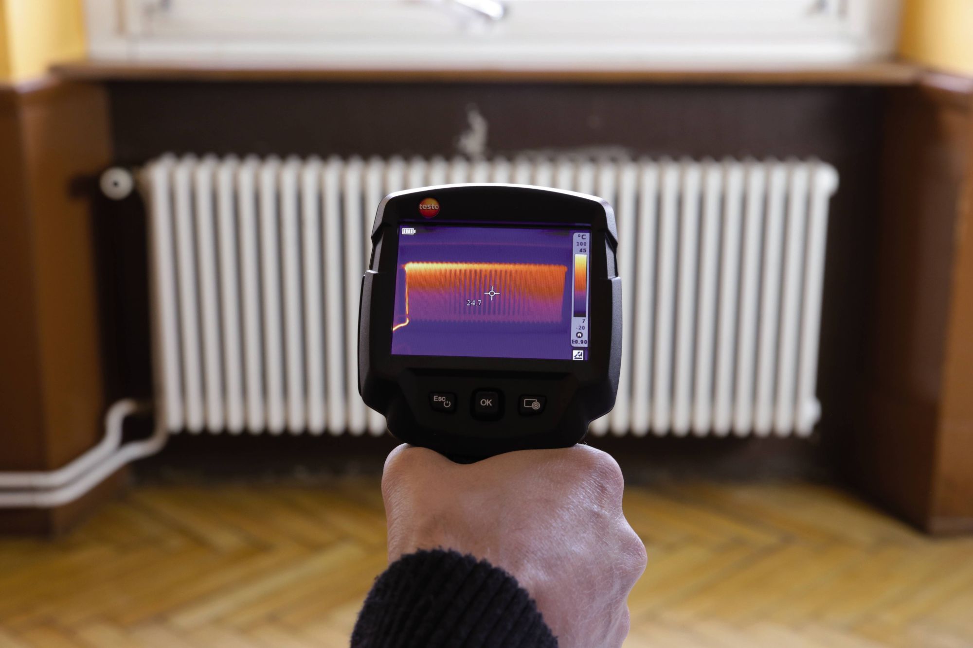 Leakage detection with a thermal imager