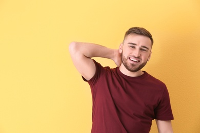 Photo of Portrait of smiling young man on color background