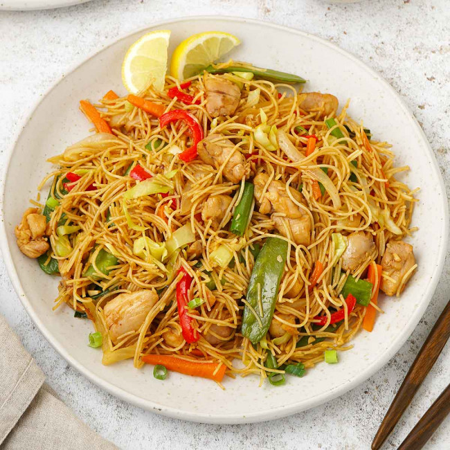 Pancit Bihon ( Filipino Fried Rice Noodle )