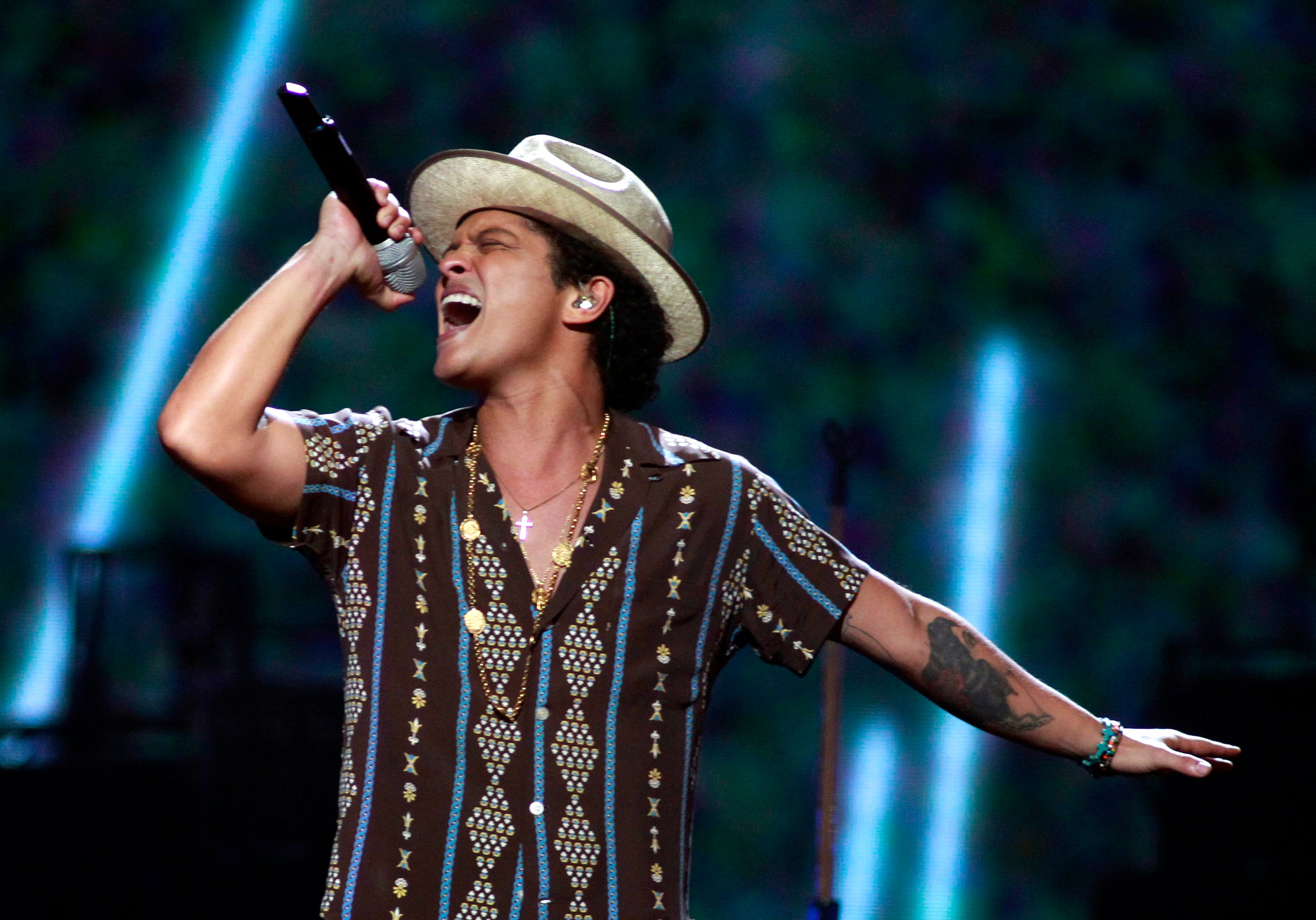 Bruno Mars preps for Superbowl performance, cold weather Fox News