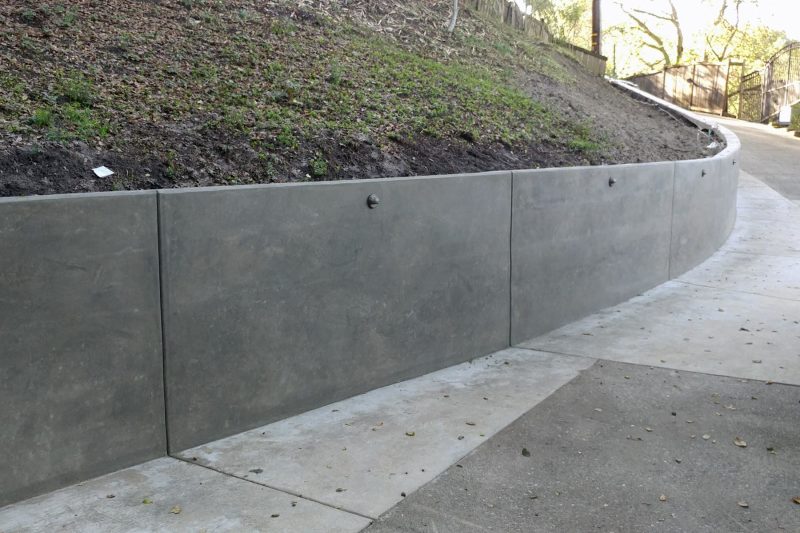 Concrete retaining wall cost