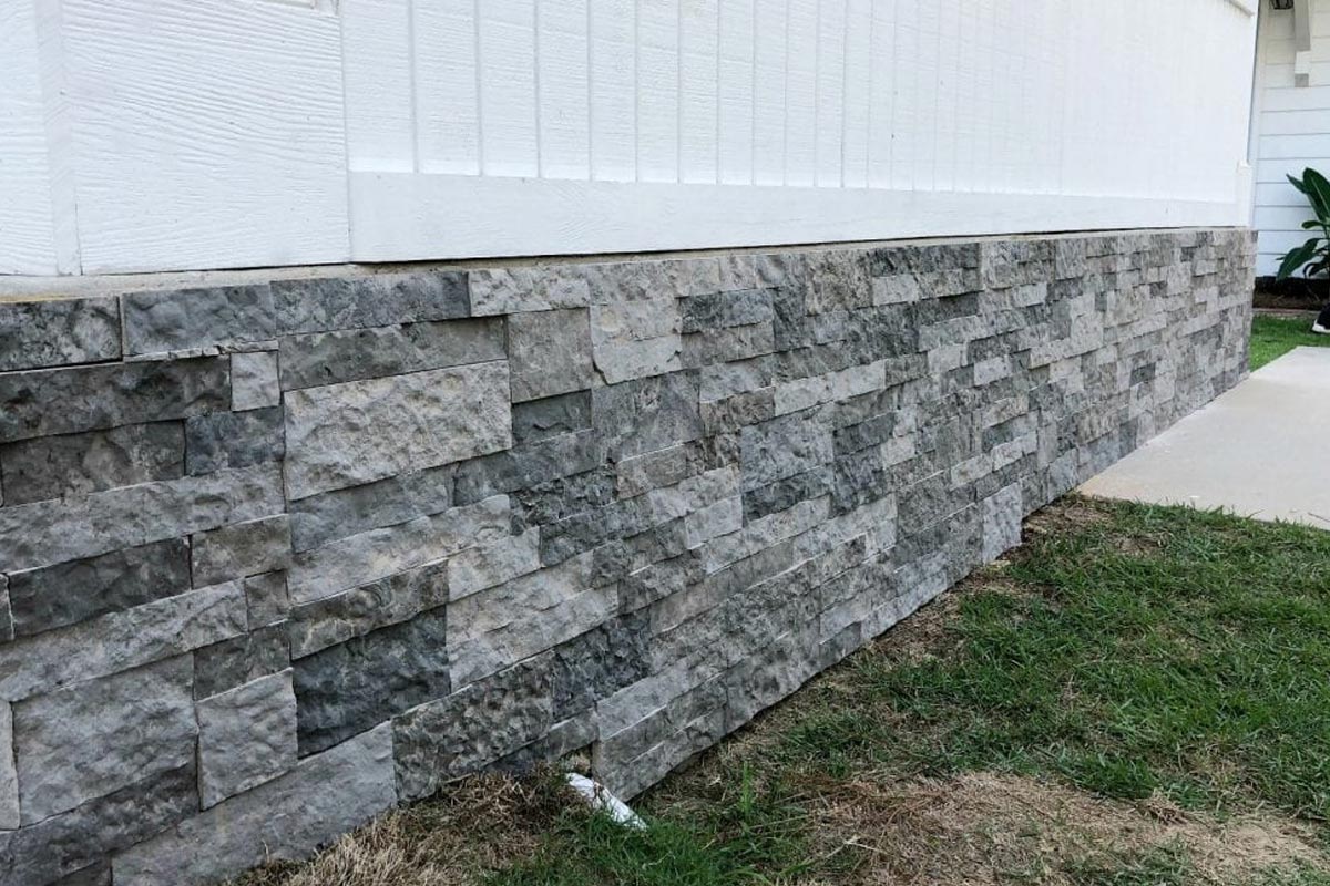 Split-face stone veneer siding for house exterior