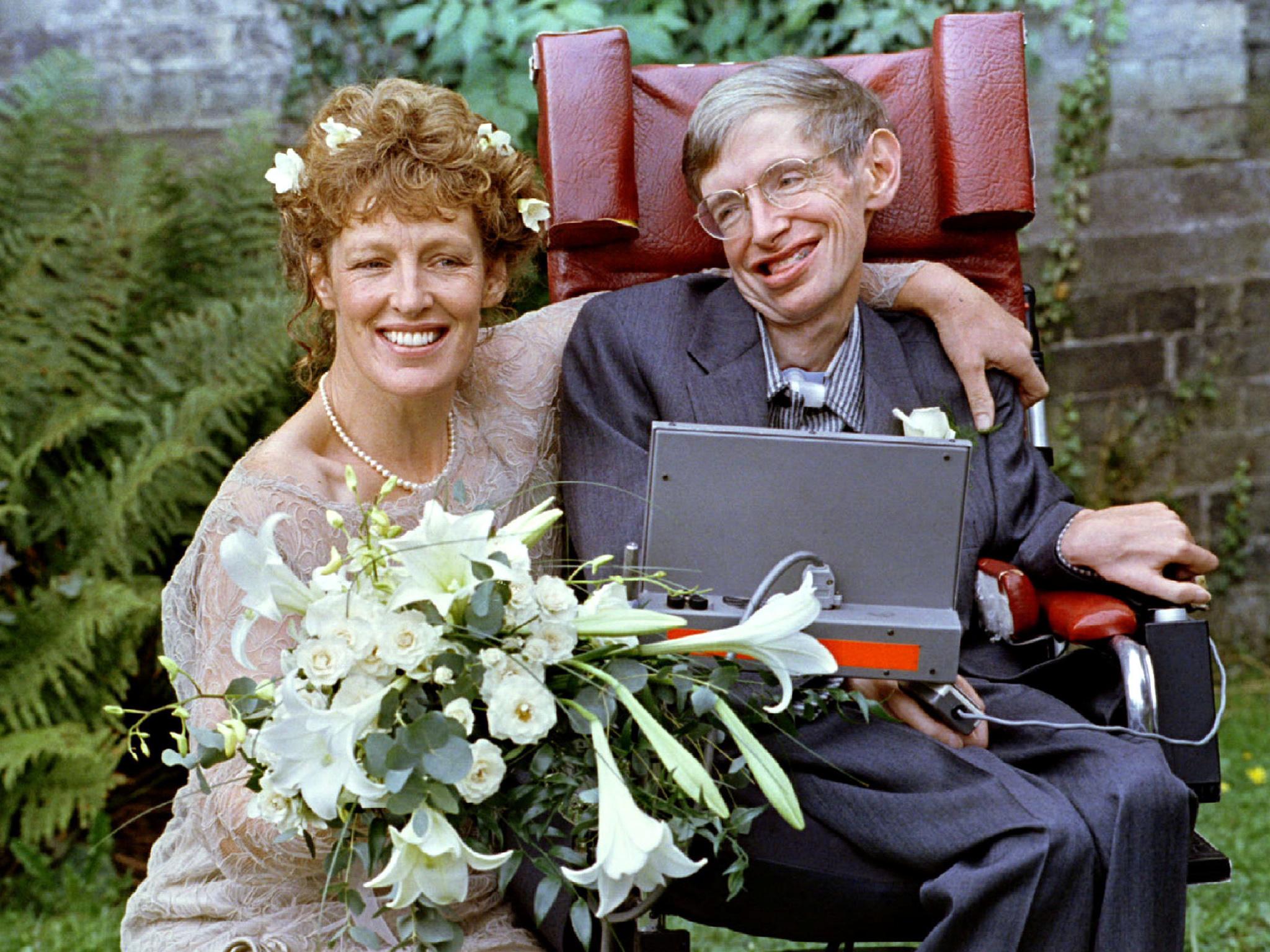 Stephen Hawking and Elaine Mason pose for pictures after their wedding