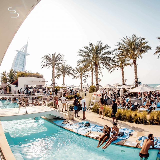 beach-club-dubai-beach-clubs-in-dubai-12-min