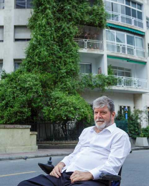 Fotografia de Marcelo Rubens Paiva, um escritor brasileiro que faz parte da literatura contemporânea.