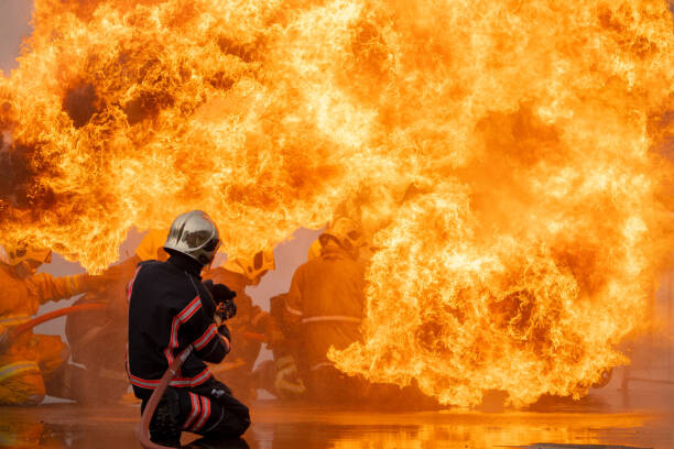 Fotografi Firemen fighting the fire.